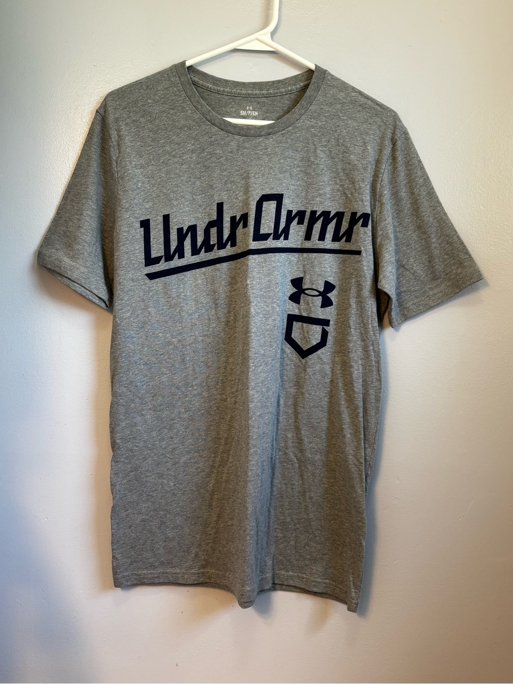 Under Armour Men's Baseball Script T-Shirt Sz S. NWOT - Picture 1 of 6